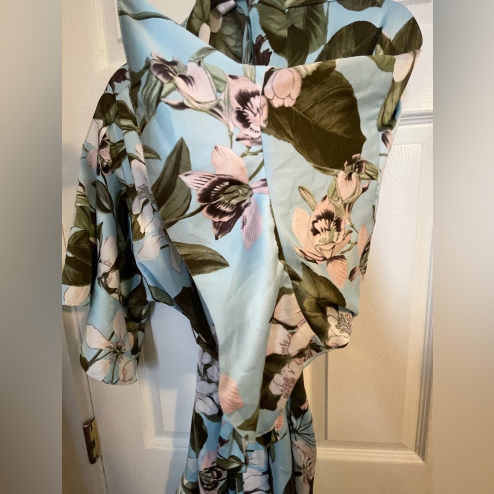 Victoria’s Secret Blue Ruffle Bell Sleeves Soft Robe Pink Flowers M/L - Picture 9 of 9